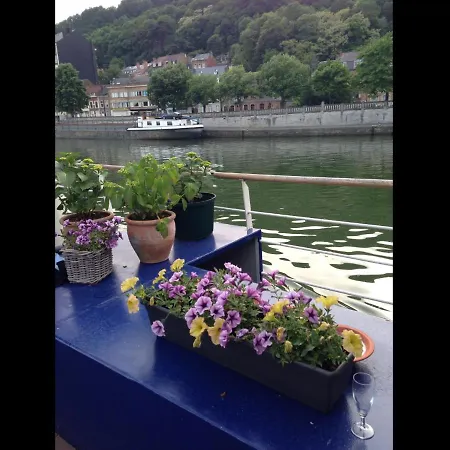 Bateau-hôtel La Valse Lente *
